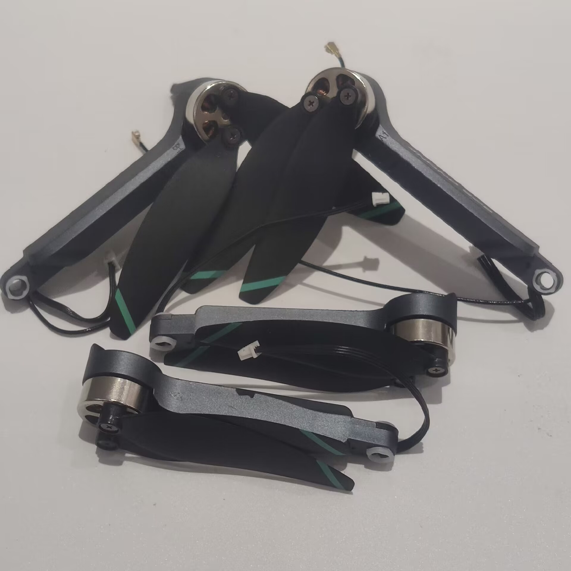 Brushless Motor Arm A1/B1/A2/B - đánh giá và giá Lyzrc Drone